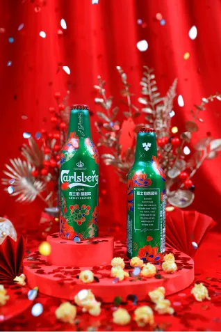 嘉士伯蛇年艺术家联名